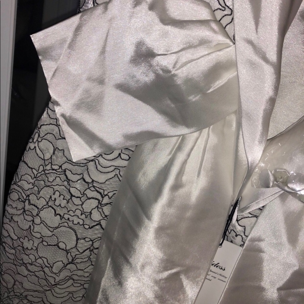 Formal dresses - Picture 8 of 8